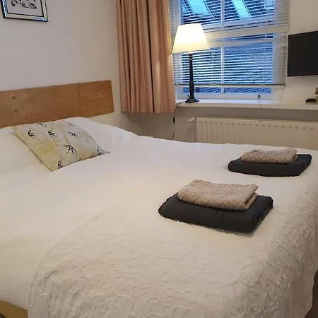 Canal House 8 Person * Leidschendam