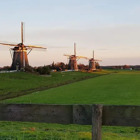 Canal House 8 Person Сasa de vacaciones Leidschendam