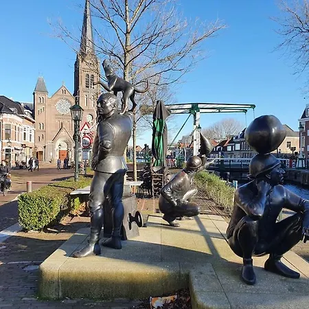 Canal House 8 Person * Leidschendam